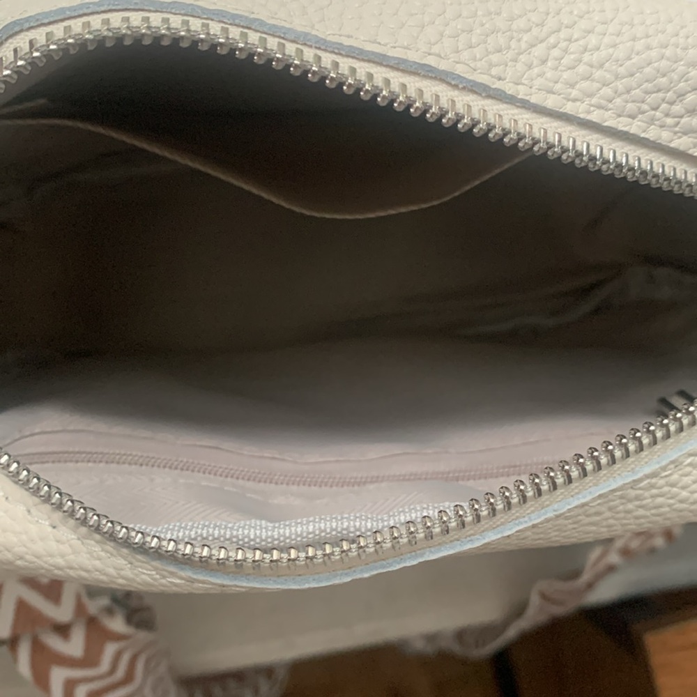 🥳2x Host pick🥳 genuine leather crossbody bag - Picture 11 of 13